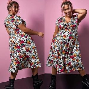 BETSEY JOHNSON WHITE LEOPARD FLORAL CHALLIS FIT & FLARE MIDI DRESS (SIZE 24)